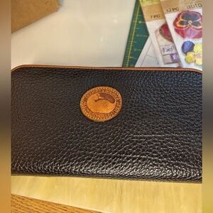 DOONEY BOURKE CROSS BODY WALLET